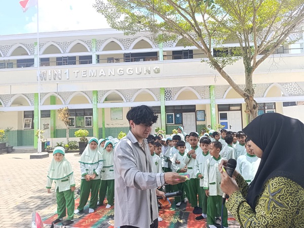 Aktivitas bersama Native Speaker
